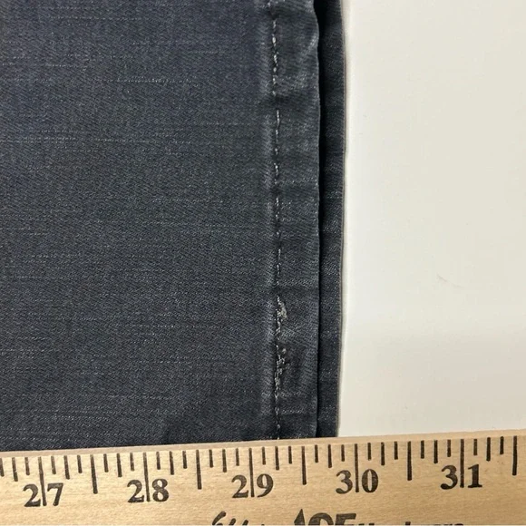 Levi’s 311 Shaping Skinny Jeans Women’s Juniors 29 Black Wash Logo - Picture 13 of 16